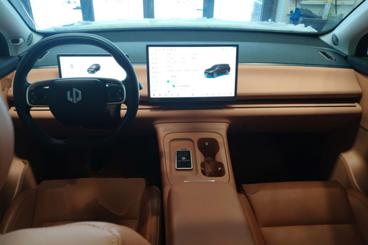 零跑汽车 零跑C16 2026款 增程 200尊享版 6座中控内饰12