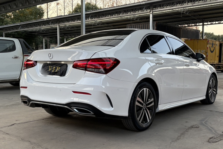 奔驰A级 2019款 A 180 L 运动轿车车身外观6009