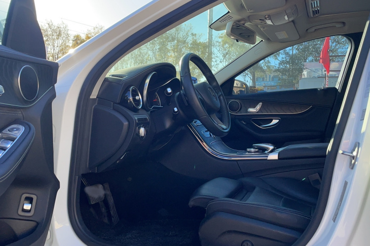 奔驰C级 2017款 C 180 L 运动版中控内饰7001