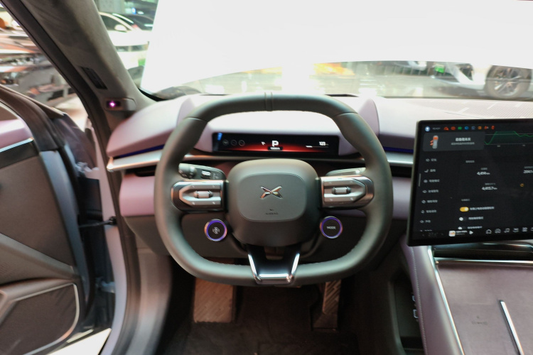 小鹏P7 2025款 702 长续航 Ultra中控内饰13