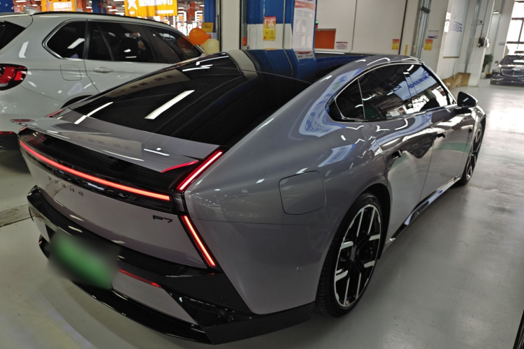 小鹏P7 2025款 750 四驱高性能 Ultra车身外观6005