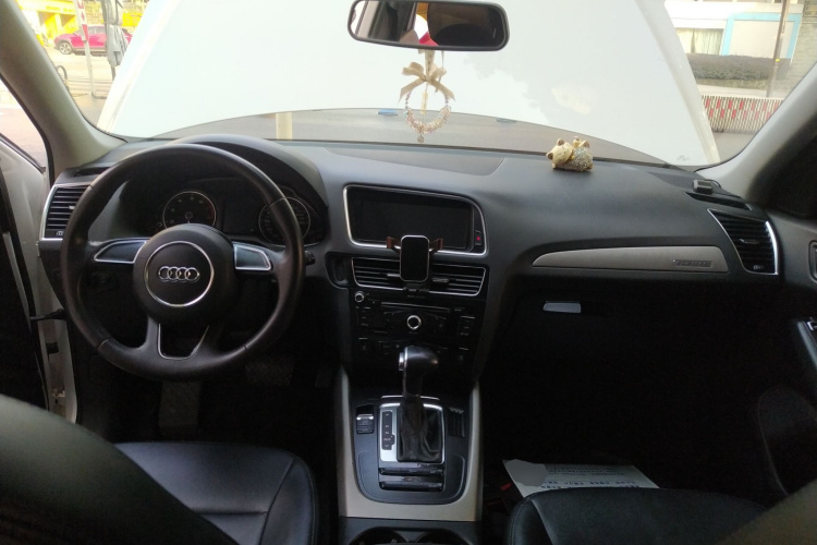 奥迪Q5 2013款 40 TFSI 进取型中控内饰12