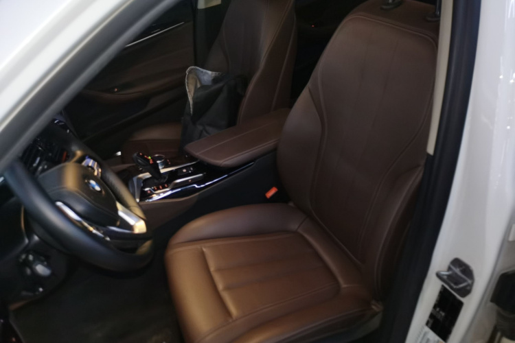 宝马5系 2019款 525Li 豪华套装局部细节19