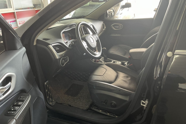 Jeep 自由光 2016款 2.4L 专业智能版局部细节19