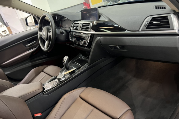 宝马3系 2019款 320Li M运动套装中控内饰7007