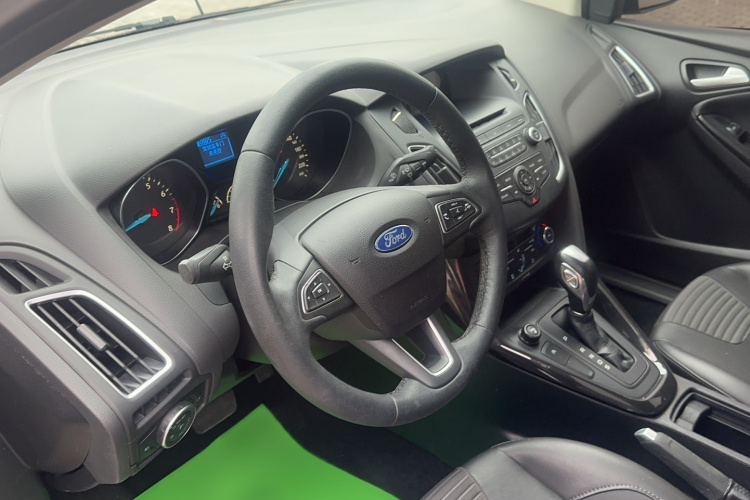 福特 福克斯 2015款 三厢 EcoBoost 125 自动超能风尚型局部细节14