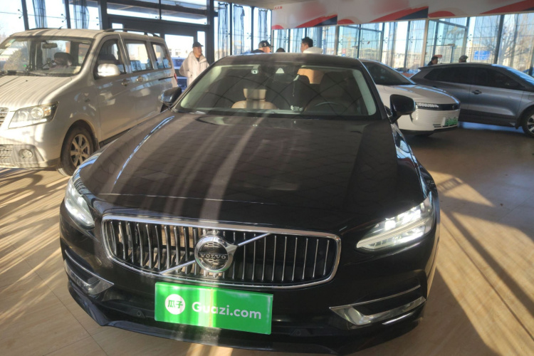 沃尔沃S90 2019款 T5 智逸版车身外观2