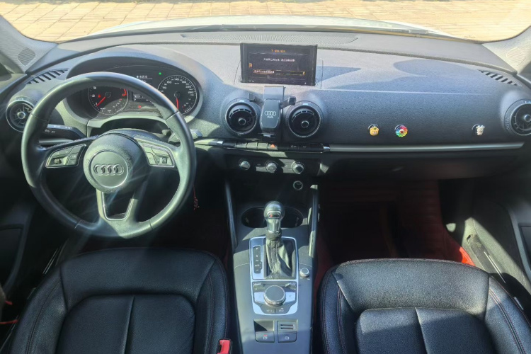 奥迪A3 2018款 30周年年型 Sportback 35 TFSI 进取型中控内饰7004