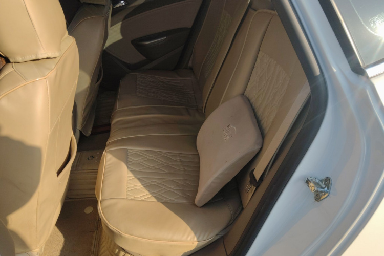 别克 英朗 2013款 GT 1.6L 自动时尚版中控内饰7004