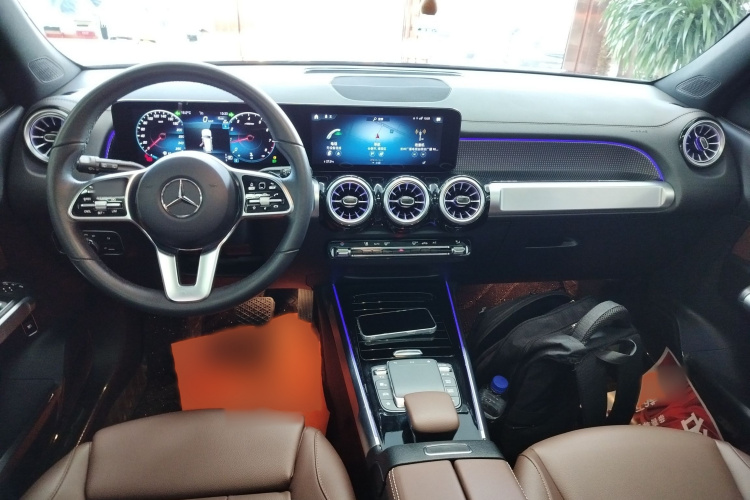 奔驰GLB 2023款 GLB 220 动感型中控内饰7002