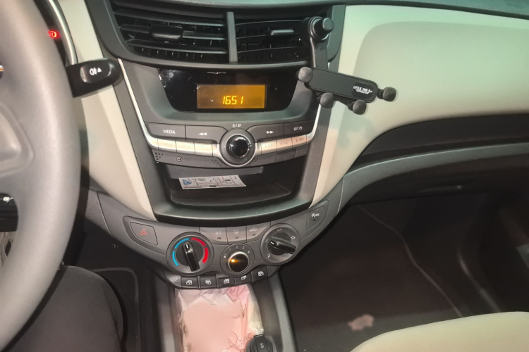 雪佛兰 2015款 赛欧3 1.5L 手动理想天窗版局部细节16