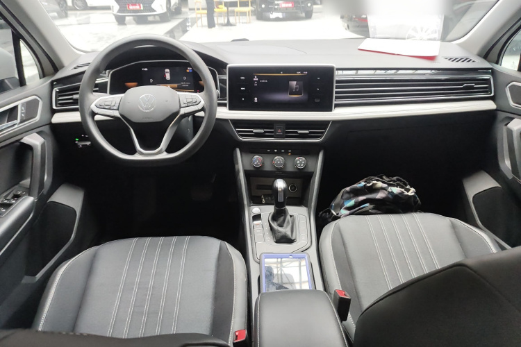 大众 途观L 2022款 330TSI 自动两驱舒享版中控内饰7002