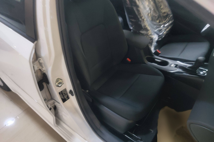 丰田 卡罗拉 2024款 1.2T 精英版中控内饰7008