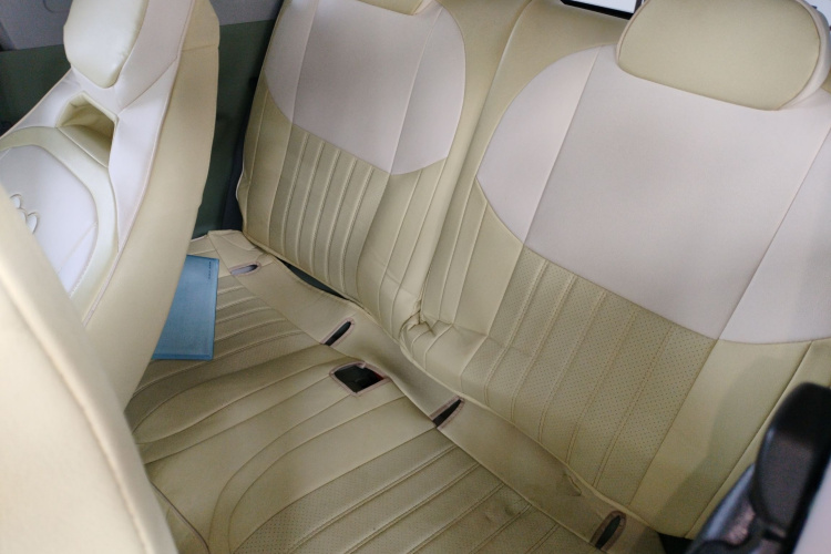 吉利银河 2025款 210km 熊猫骑士中控内饰21