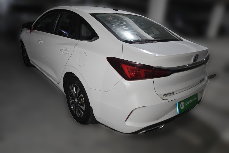 长安 逸动 2020款 PLUS 1.6L GDI 手动豪华型车身外观5