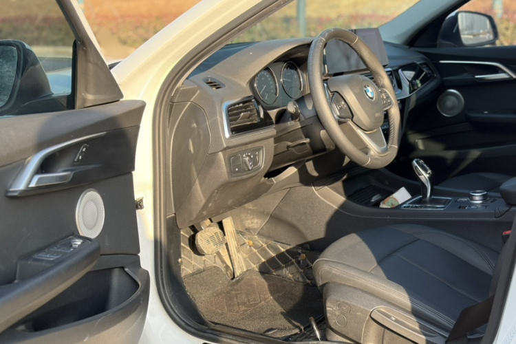 宝马1系 2021款 改款 120i M运动版中控内饰7004