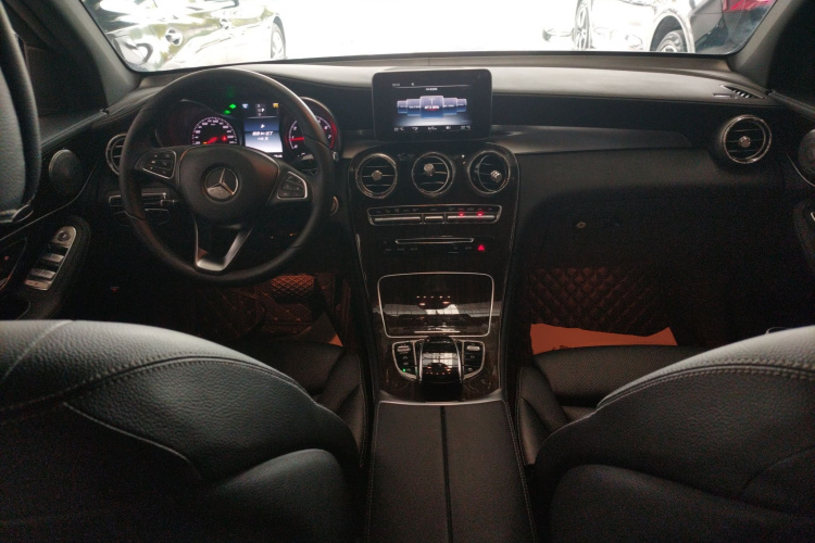 奔驰GLC 2017款 GLC 260 4MATIC 动感型中控内饰12
