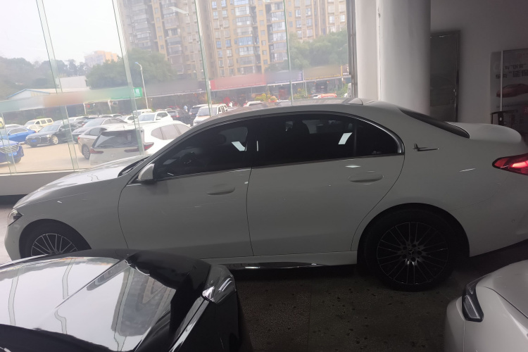 奔驰C级 2024款 改款 C 200 L 运动版车身外观4