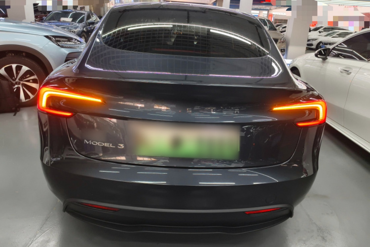 特斯拉 Model 3 2023款 后轮驱动版车身外观6