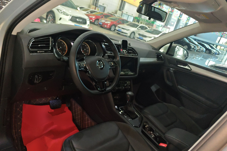 大众 途观L 2019款 改款 330TSI 自动两驱全景舒适版 国VI中控内饰7003