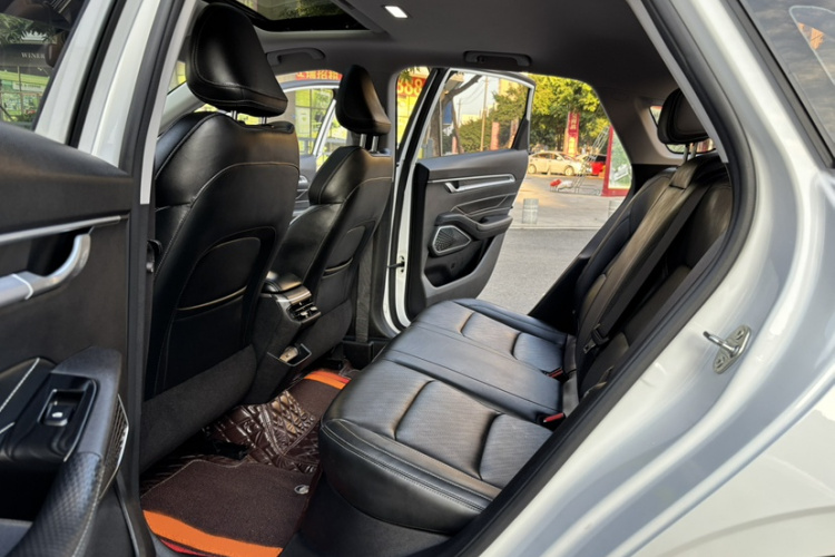 吉利汽车 帝豪 2022款 第4代 1.5L CVT尊贵型中控内饰7009