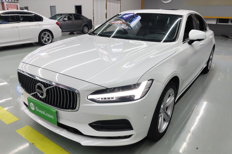 沃尔沃S90 2018款 T4 智远版车身外观1