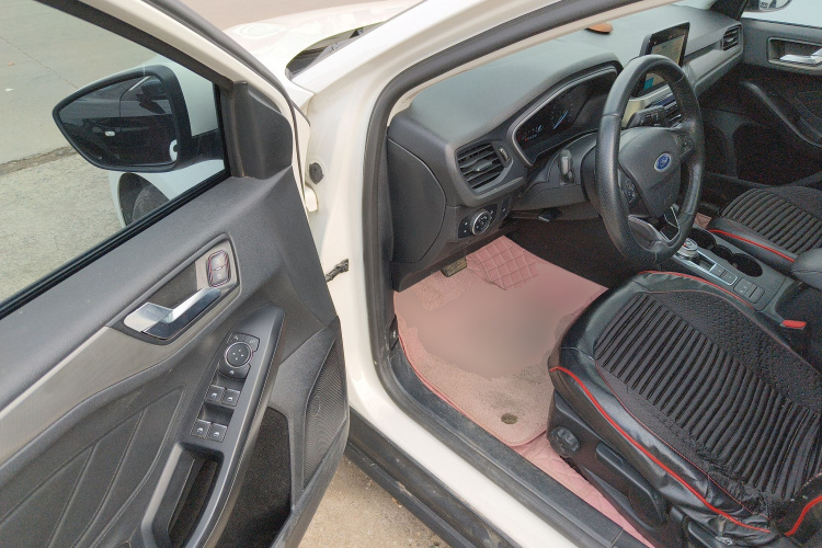 福特 福克斯 2019款 三厢 EcoBoost 180 自动锋潮型中控内饰7003