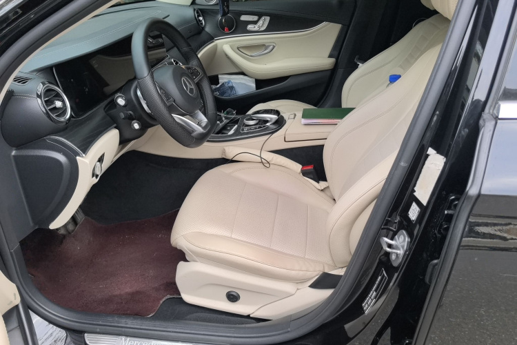 奔驰E级 2018款 E 300 L 豪华型中控内饰19