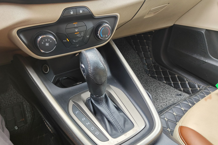 福特 福睿斯 2015款 1.5L 自动舒适型局部细节18