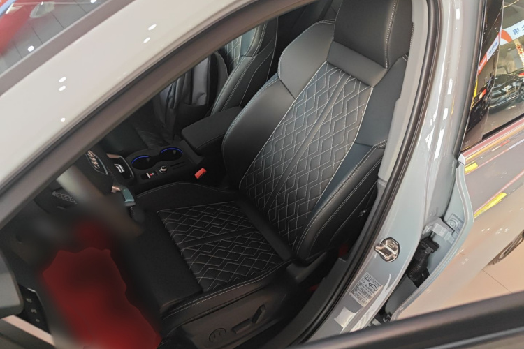 奥迪A3 2026款 A3L Limousine 35TFSI 飞驰尊享型中控内饰19