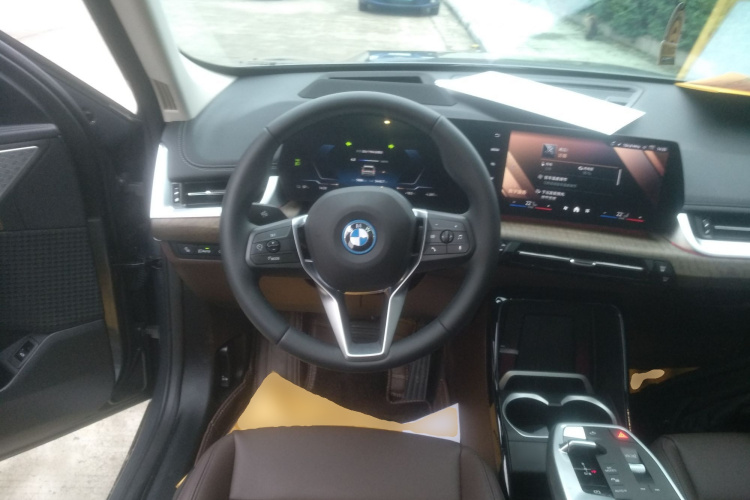 宝马iX1 2023款 xDrive30L X设计套装中控内饰13