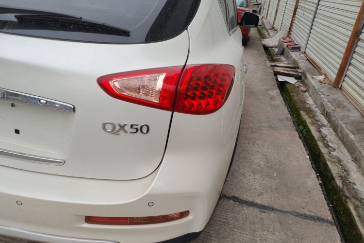 英菲尼迪QX50 2015款 2.5L 悦享版车身外观9
