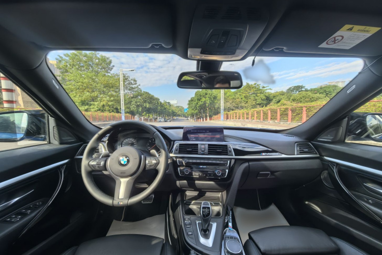 宝马3系GT 2019款  320i M运动曜夜版中控内饰7003