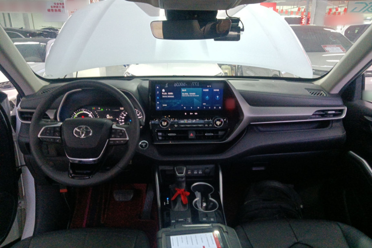 丰田 汉兰达 2023款 2.5L智能电混双擎四驱尊贵版 7座中控内饰12