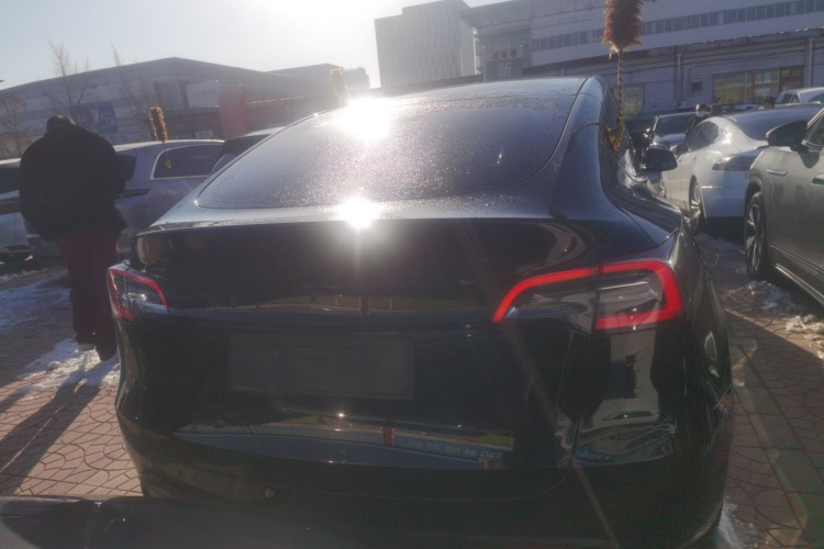 特斯拉 Model Y 2021款 标准续航后驱版车身外观6