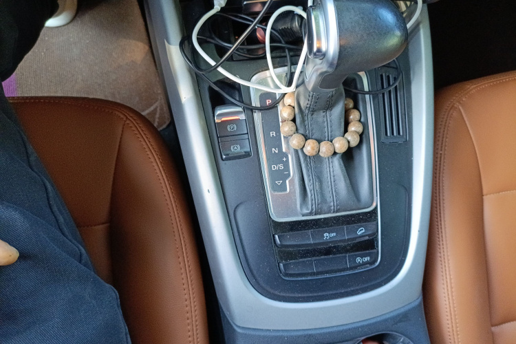 奥迪Q5 2013款 40 TFSI 进取型局部细节18