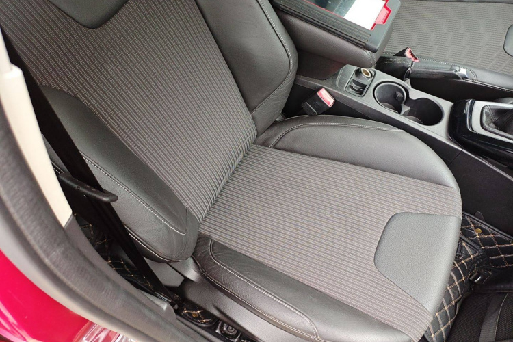 福特 福克斯 2012款 两厢 1.6L 手动风尚型局部细节41