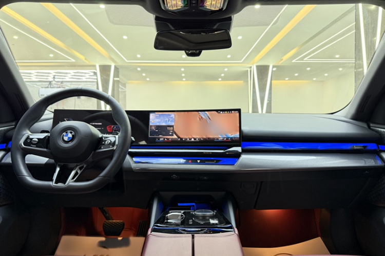 宝马5系 2024款 530Li 领先型 M运动套装中控内饰7005