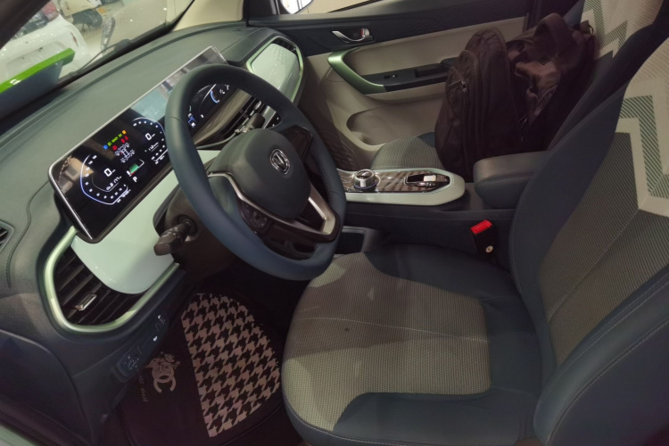 长安欧尚 奔奔E-Star 2022款 国民版 多彩限量款（快充版）三元锂局部细节19