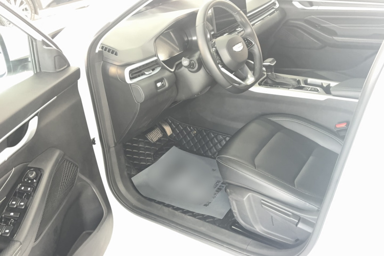 吉利汽车 帝豪 2025款 第4代 1.5L CVT龙腾版中控内饰7002