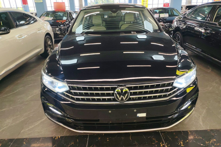 大众 迈腾 2023款 200万辆纪念版 330TSI DSG豪华型车身外观2