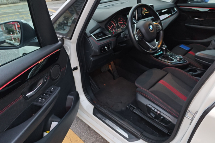 宝马2系多功能旅行车 2015款 218i 运动设计套装中控内饰7003