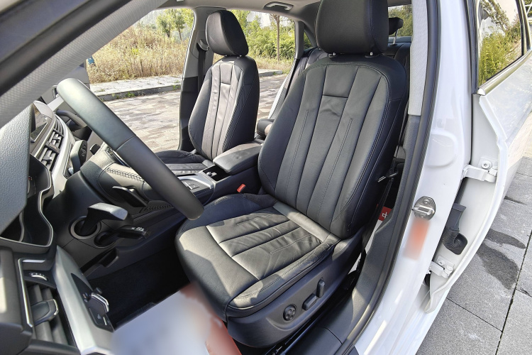 奥迪A4L 2019款 40 TFSI 时尚型 国VI中控内饰7012