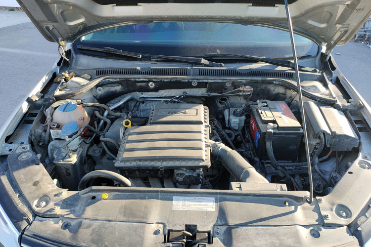 大众 速腾 2015款 1.6L 手动舒适型机舱底盘24