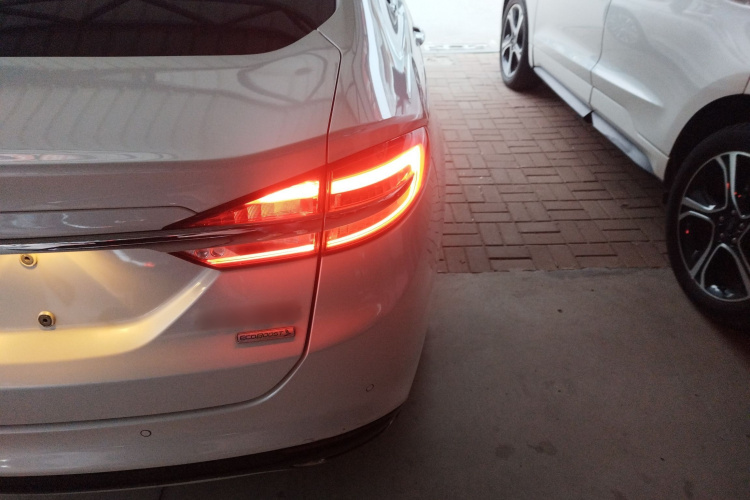 福特 蒙迪欧 2017款 EcoBoost 180 豪华型车身外观9