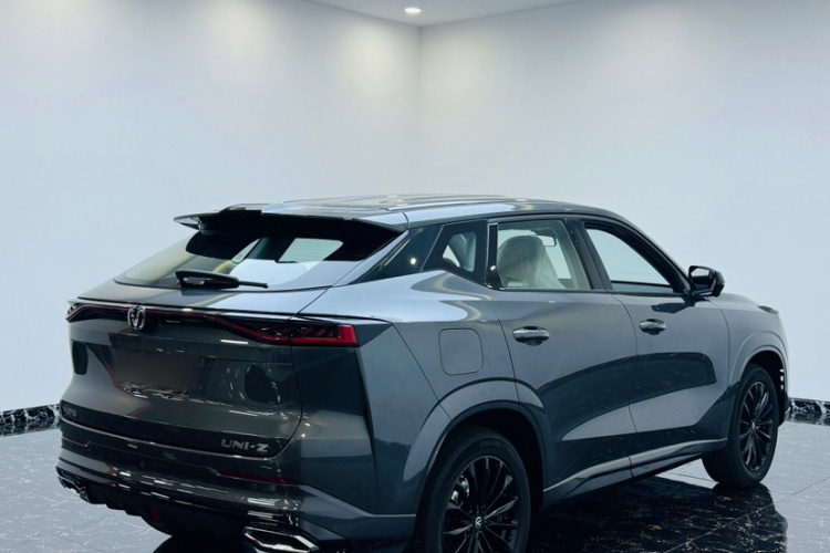 长安UNI-Z新能源 2024款 蓝鲸智电iDD 125km 领先型车身外观6003