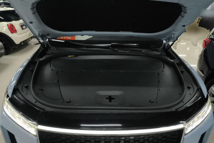 理想汽车 理想ONE 2020款 增程6座版机舱底盘24