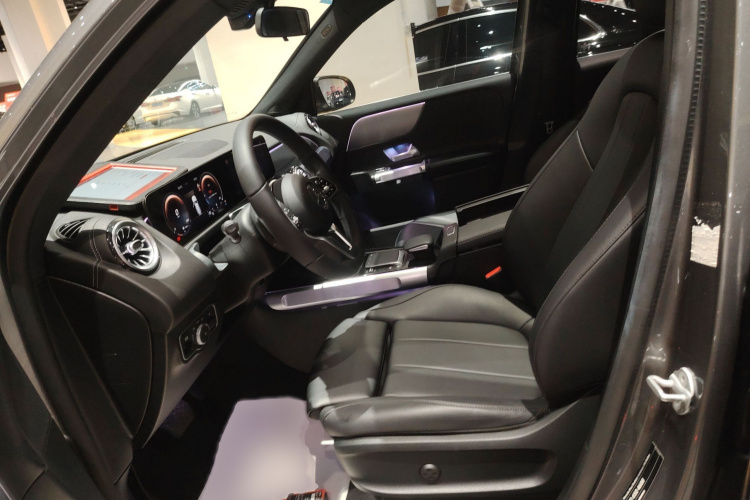 奔驰GLB 2023款 GLB 200 动感型局部细节19