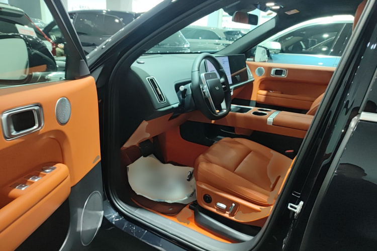 理想汽车 理想L6 2025款 Pro 智能焕新版中控内饰7003