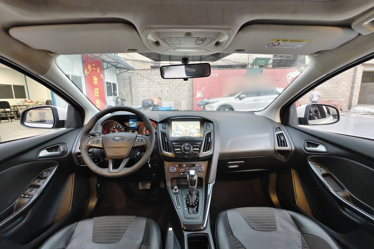 福特 福克斯 2015款 三厢 1.6L 自动风尚型中控内饰7001